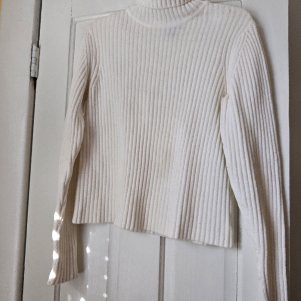 Cozy ivory Eddie Bauer Ribbed Sweater